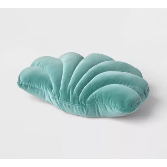 NEW Threshold 20”x15” Green Shell Outdoor Novelty Plush Pillow Cushion - Picture 2 of 5
